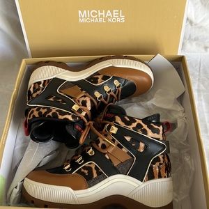 NWT MICHAEL Michael Kors bootie